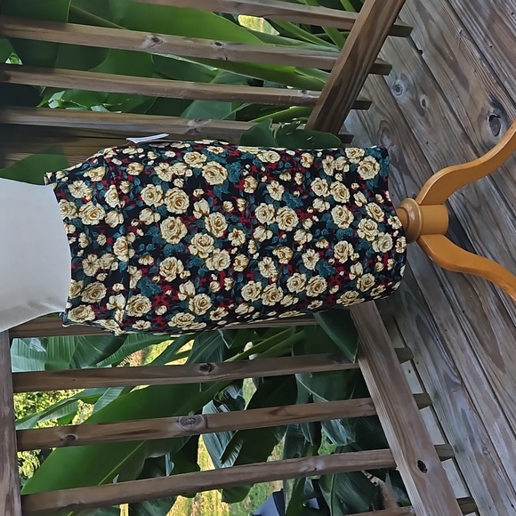 Cassie Skirt - Picture 1 of 4